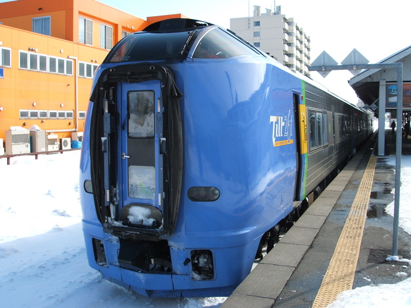  稚内駅に到着した「スーパー宗谷」