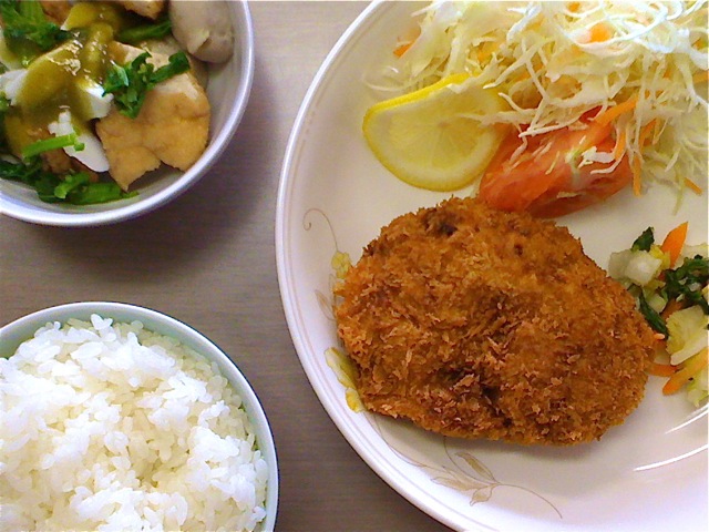 メンチカツ、木の芽あえ、即席漬け（白菜）