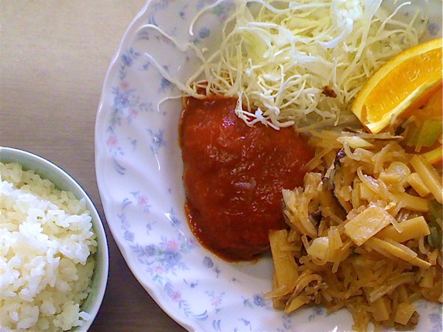 ハンバーグ、春雨のきのこソテー