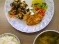 [ごはん]とり胸ゴマ揚げ、新玉ねぎワカメ和え、玉子スープ