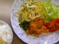 [ごはん]鶏肉のピーナッツ粉揚げ、パスタサラダ