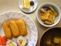 [ごはん]いなり寿司、夏野菜と肉の揚げびたし、すまし汁、果物