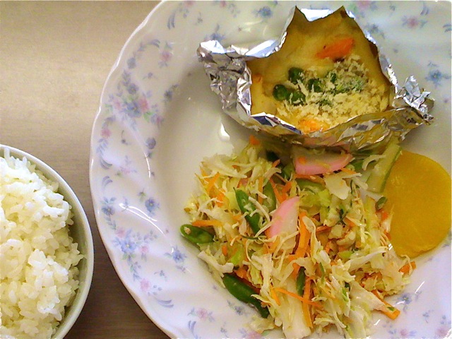 グラタン、キャベツのサラダ