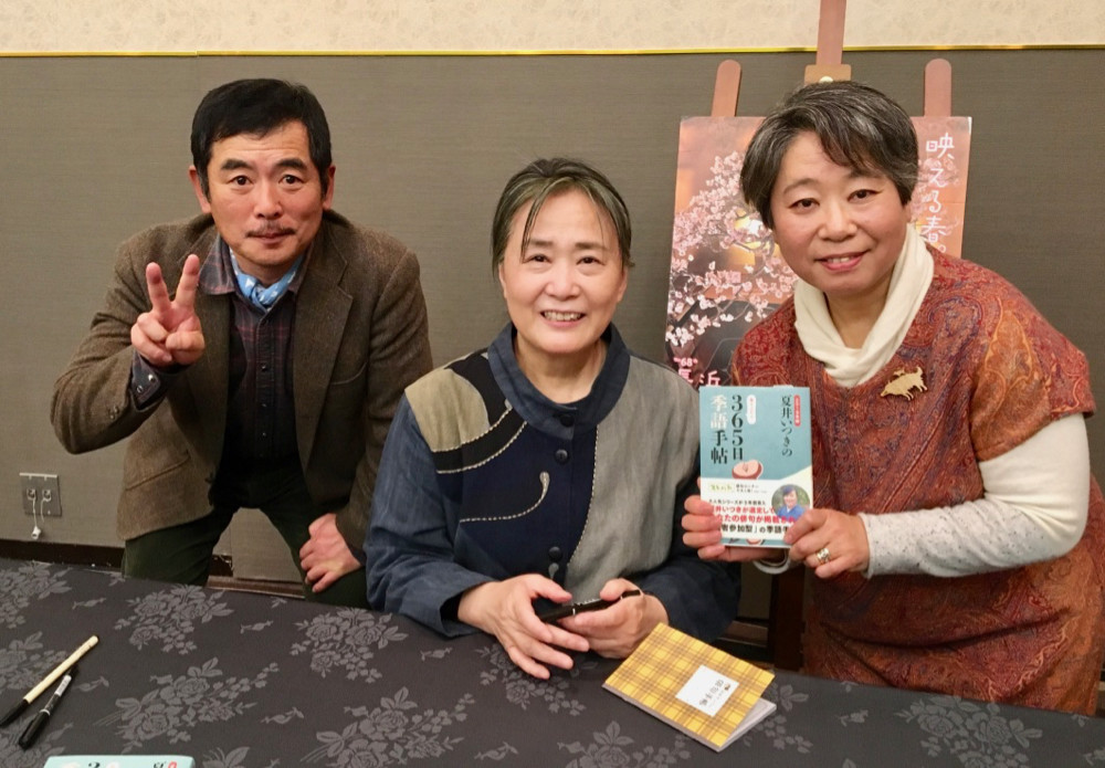 夏井いつき先生の「長浜盆梅展 句会ライブ」記念写真