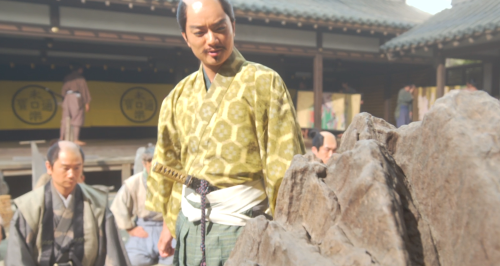 東山慈照寺から取り寄せた岩山を眺める織田信長