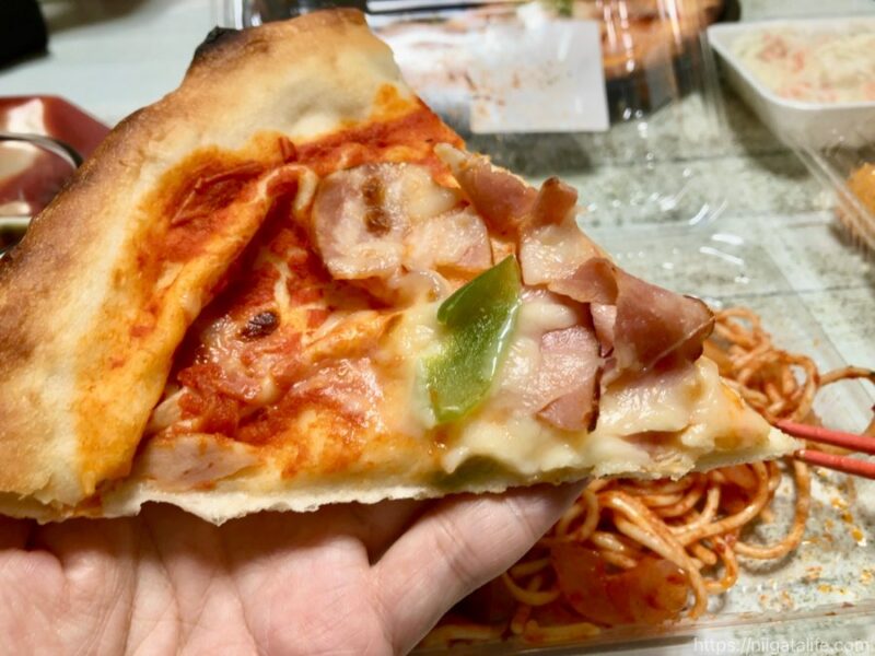 夏休みの昼ご飯・ラムーの激安ピザとナポリタン