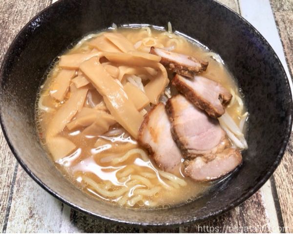 越後製菓の生麺で超本格的ラーメン！失敗しないコツは「少なめ」と「早め」