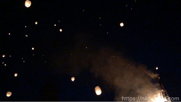 「古志の火まつり」で見た日本一の塞の神に感動！雪中花火と夜空に浮かぶスカイランタン