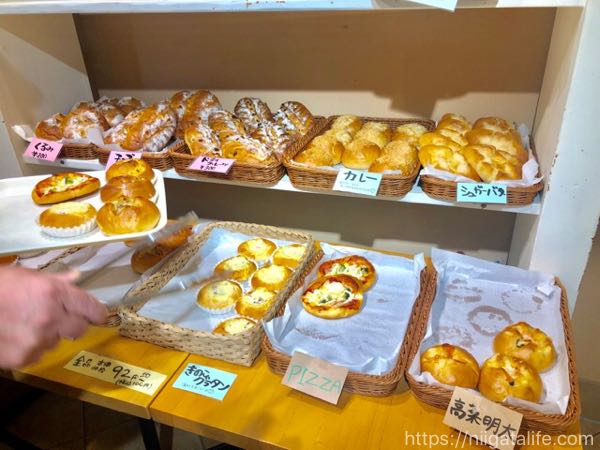 刈羽･至福の時間のパンが全品100円！ガンジー牛乳のジェラートも食べてきた