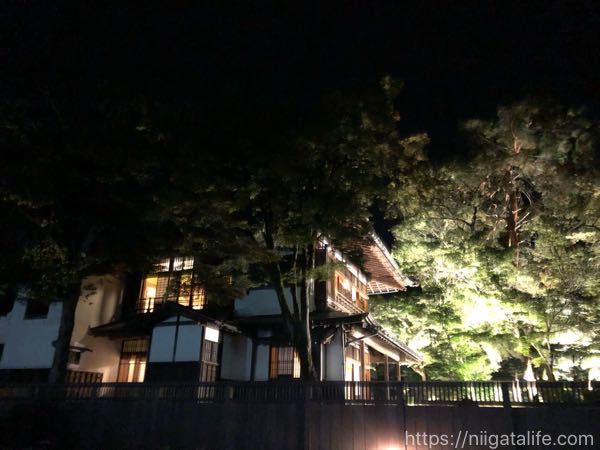 小千谷豪商の館「西脇邸」へ。建物の外観とライトアップ