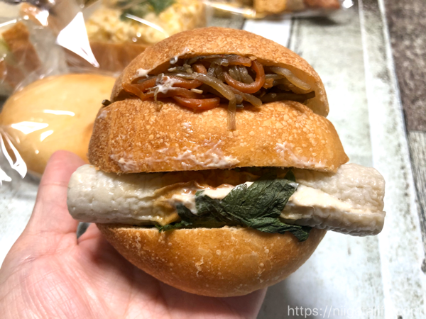 【柏崎の海岸】パンといす。へ