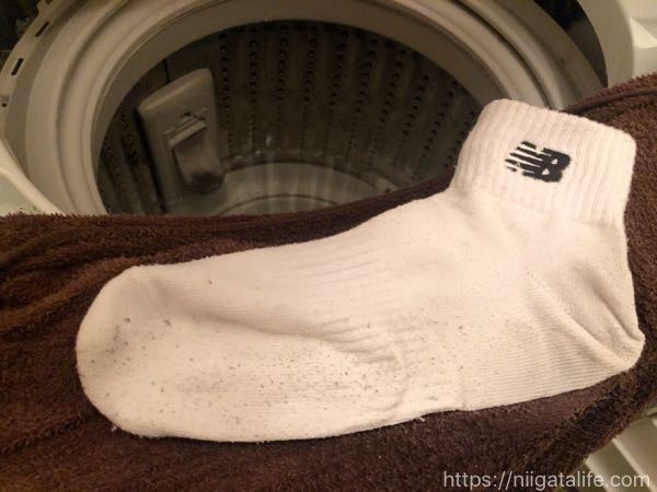 えり泥靴下に勝てる?アタックの部分用洗たく石けんで洗ってみた結果…