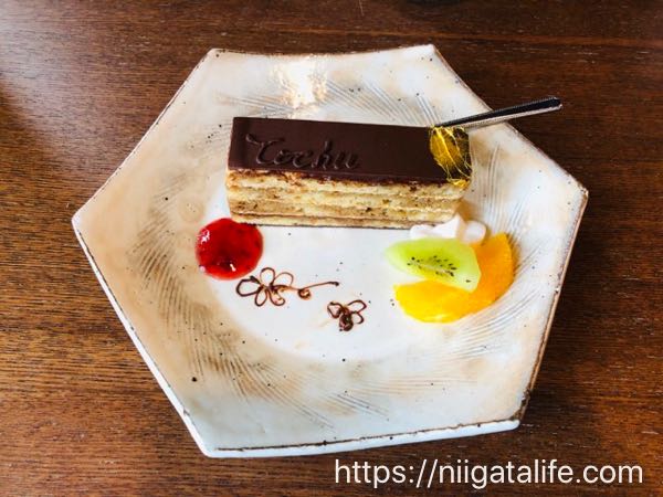 東忠オペラとアマレロブルボンのケーキセット