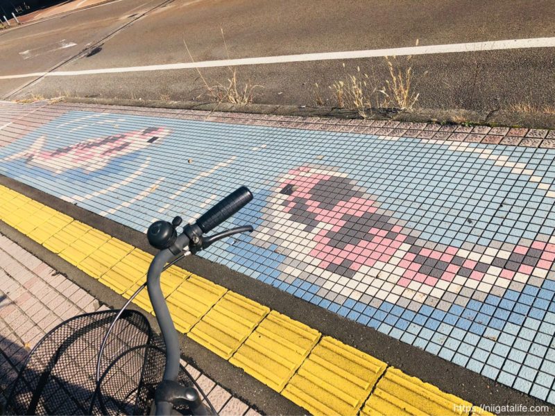 小千谷市内の街角写真 ニシキゴイがいっぱい