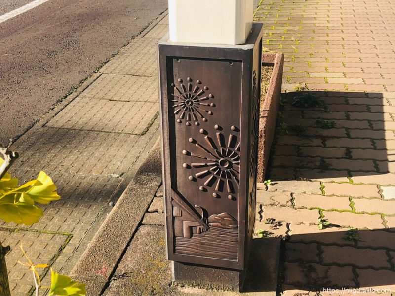 小千谷市内の街角写真 ニシキゴイがいっぱい