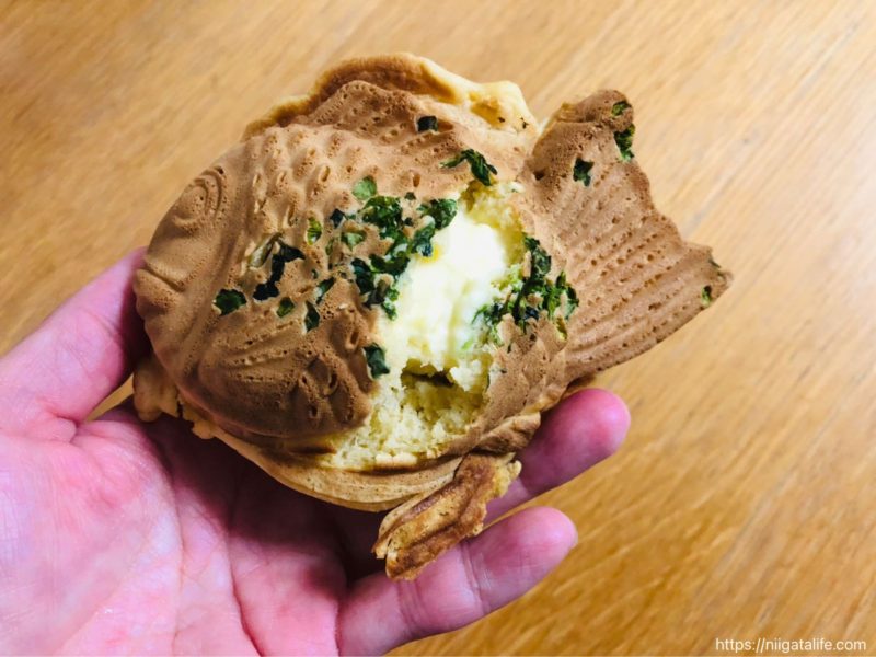 小千谷「クレープハウス星野屋」のたい焼き！サンタがいる店内へ♡