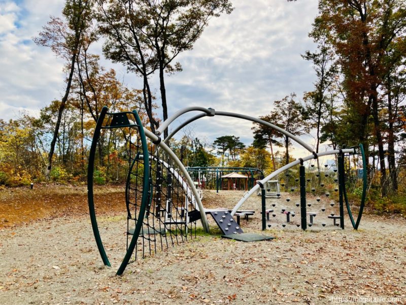 丘陵公園 里山フィールドのアスレチック遊具