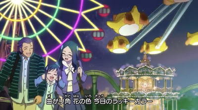 両親の間に挟まれて笑顔な六花ちゃん