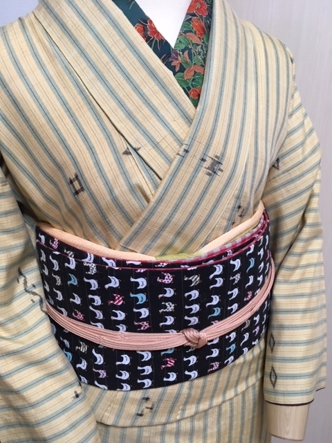 新作人気モデル 縞柄紬着物 - 着物