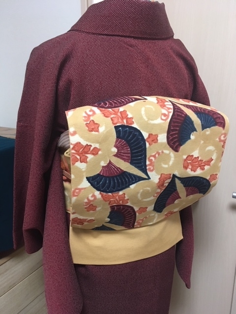 着物コーディネート帖 臙脂色紬着物に変わり扇もようの帯 着物好きが育てたら 着物好きな娘になったので