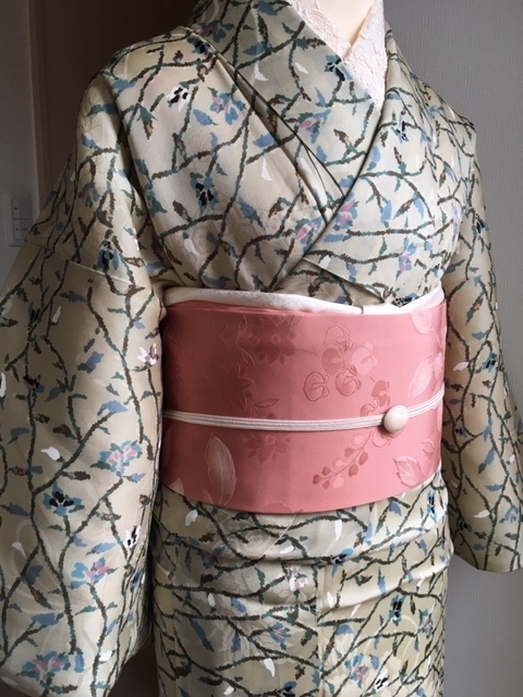 着物コーディネート帖 2月の薄日に咲くお花のような紋錦紗の着物に ちょっと春を感じる帯を合わせて 着物好きが育てたら 着物好きな娘になったので 着物コーディネート帖 2月の薄日に咲くお花のような紋錦紗の着物に ちょっと春を感じる帯を合わせて 着物好きが育てたら 着物好きな娘になったので