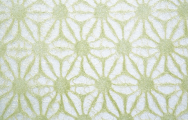 女優さんの浴衣 ボルドー色の麻の葉柄浴衣を着用した浜辺美波さんが素敵 着物好きが育てたら 着物好きな娘になったので