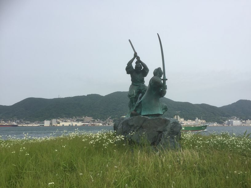 爆買い，格安】 宮本武蔵像 ブロンズ製 船の魯を手にし巌流島