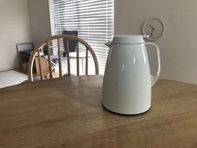 白のシンプルな保温ポットを買い換え 比較の結果も 暮らしのメモ