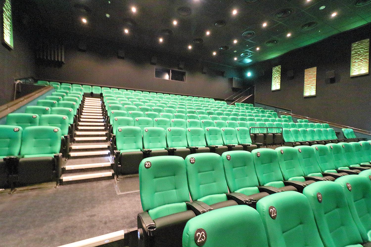 21年3月14日 なんばパークスシネマ シアター10 劇場版ハイスクール フリート ライブ音響上映 Trga