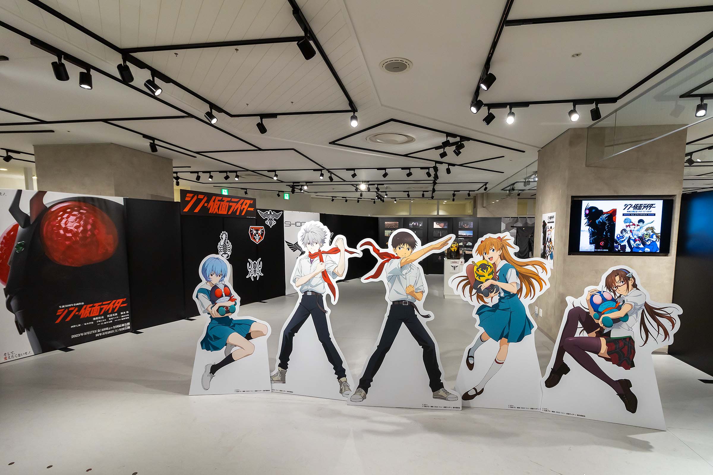 仮面ライダー＆エヴァなどアニメ特撮グッズまとめ売り　ポスターなど30点以上！ エヴァンゲリオンVSシン・仮面ライダープロジェクト「ナギサ作戦