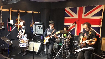 ビートルズ ライブパフォーマンス 写真 ウルフルズ 30th Anniversary Special Live” OSAKAウルフル