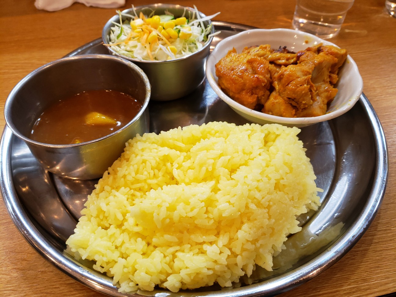 ガン爺 ガンジー 虎ノ門 インドカレーのお店でも別格 スパイスの辛さと旨みを感じるしゃばしゃばカレーのランチ ケララチキン 御成門プログラマーのグルメ記録