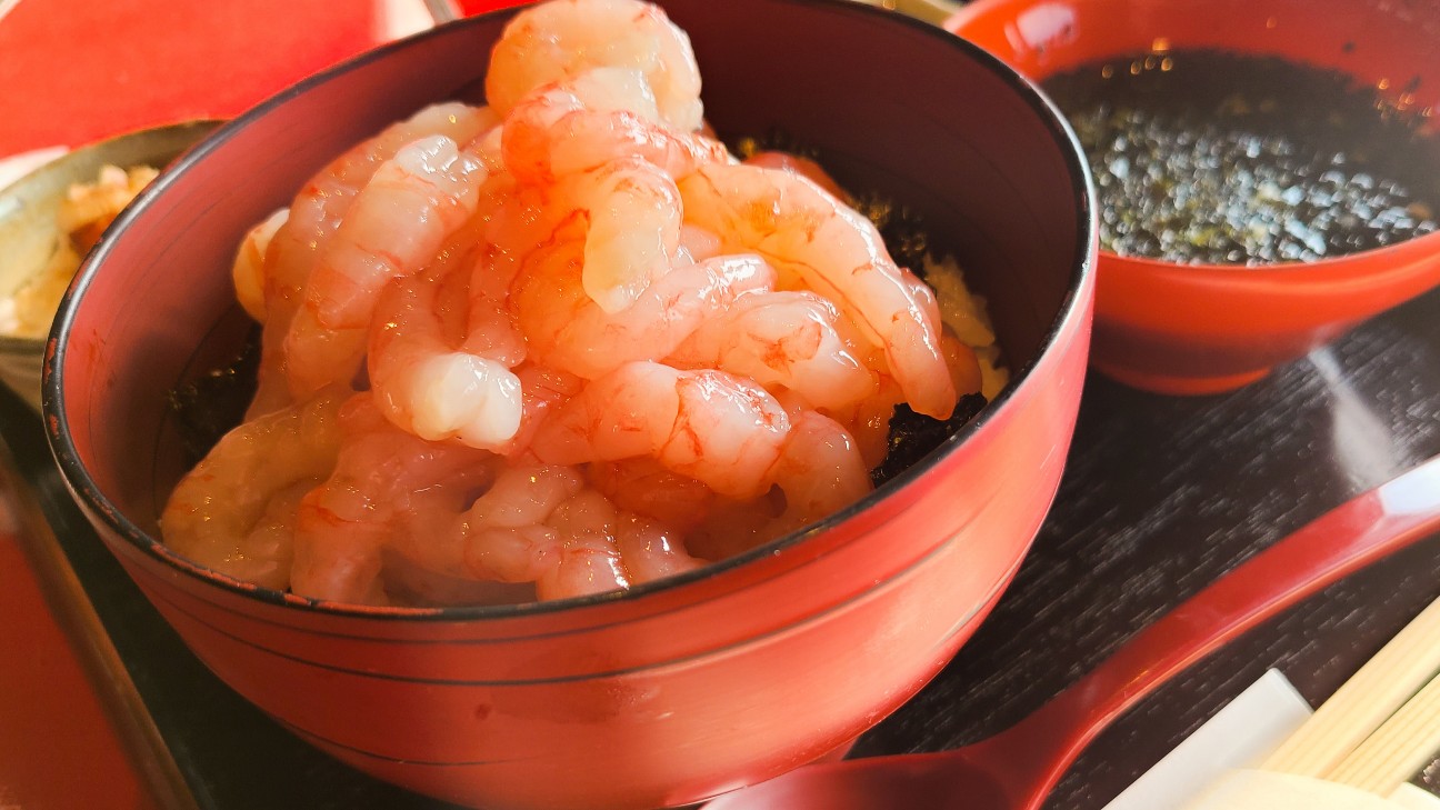 蟹の坊 福井県三国港 大きくて甘くてとろける漬け甘えびのてんこ盛り丼 三国港 甘海老てんこ盛り丼 御成門プログラマーのグルメ記録