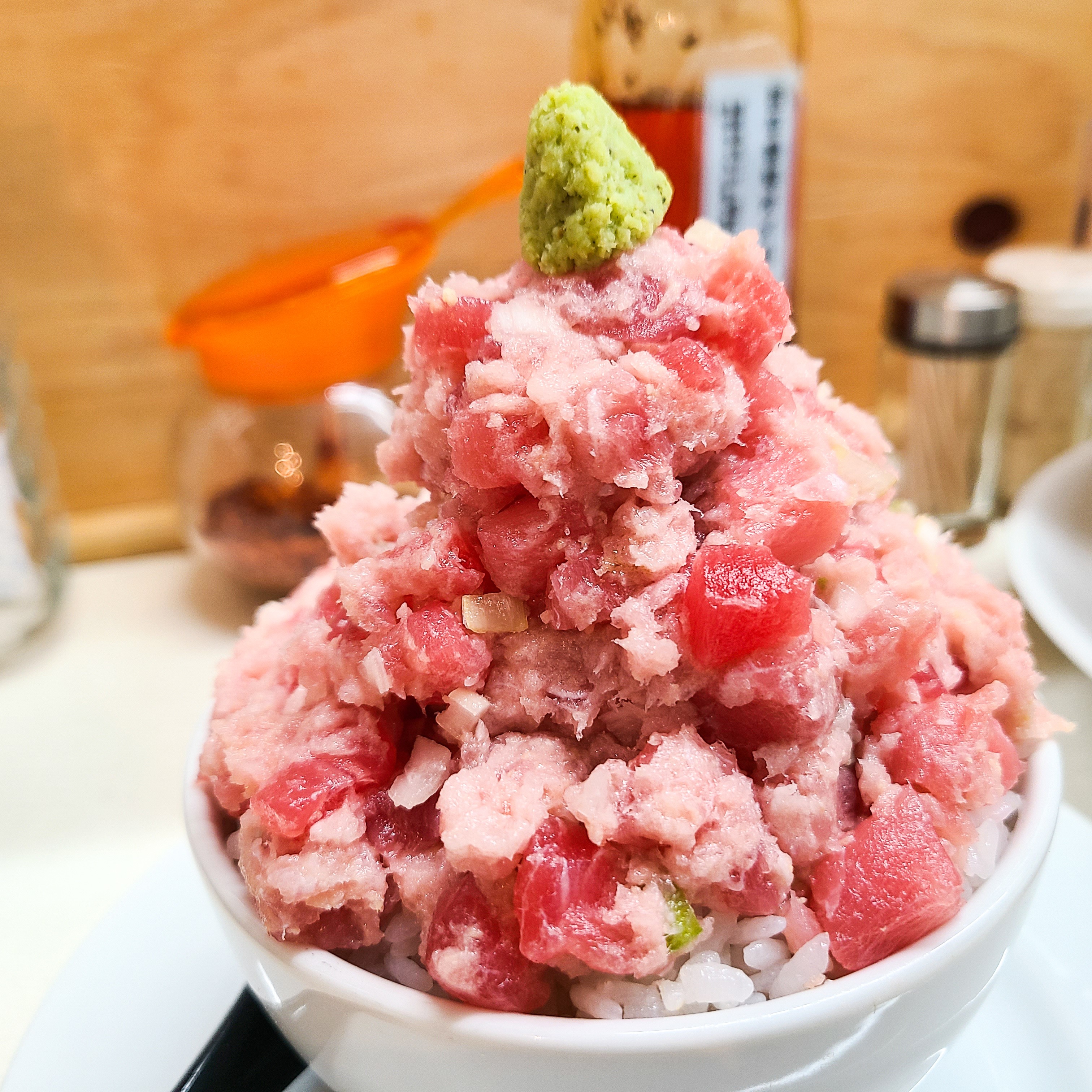 ウミノイロ＠東銀座】マグロ卸のマグロ丼と濃厚海老ラーメン - 御成門