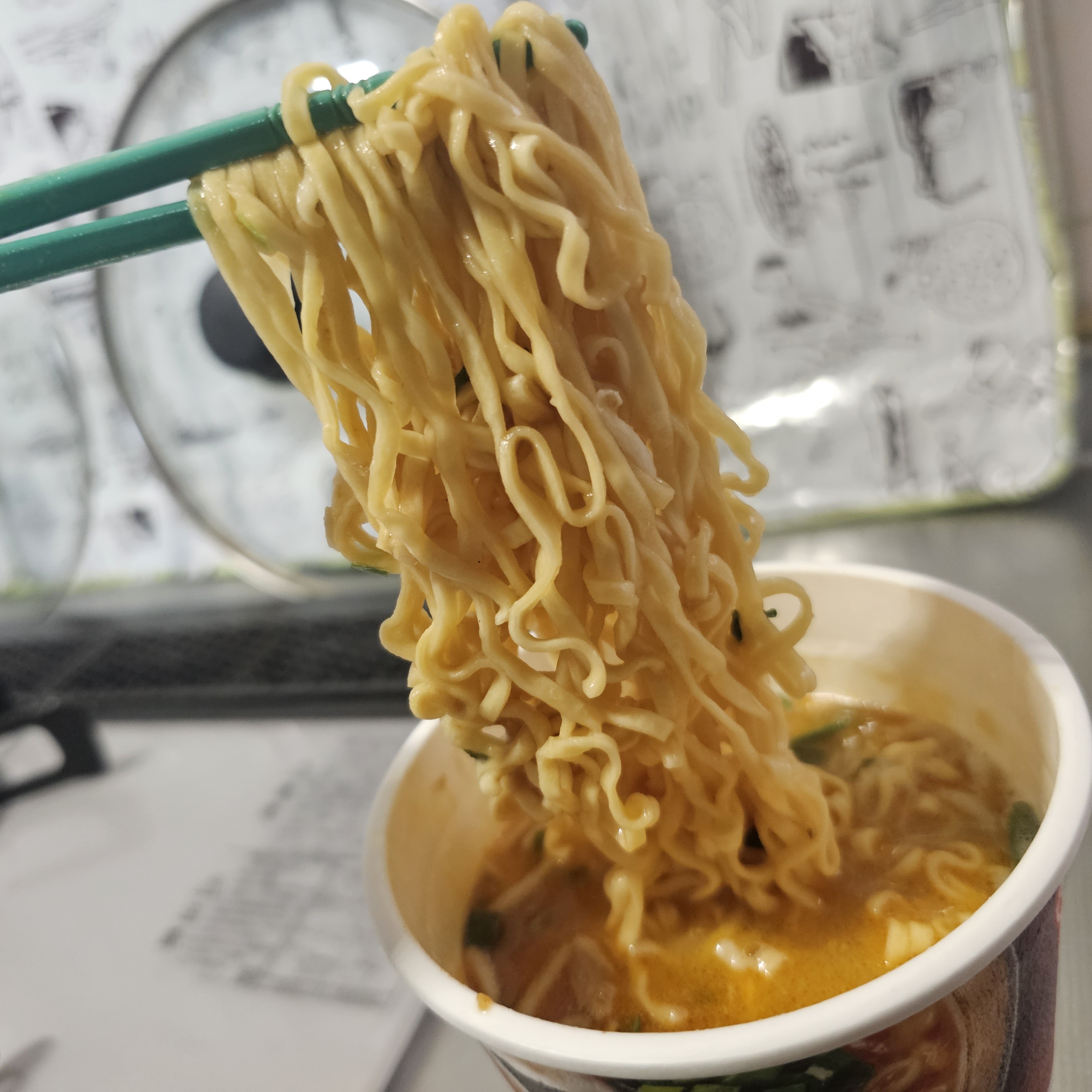 ヒカキンのカップラーメン「みそきん」を食べてみた - 御成門