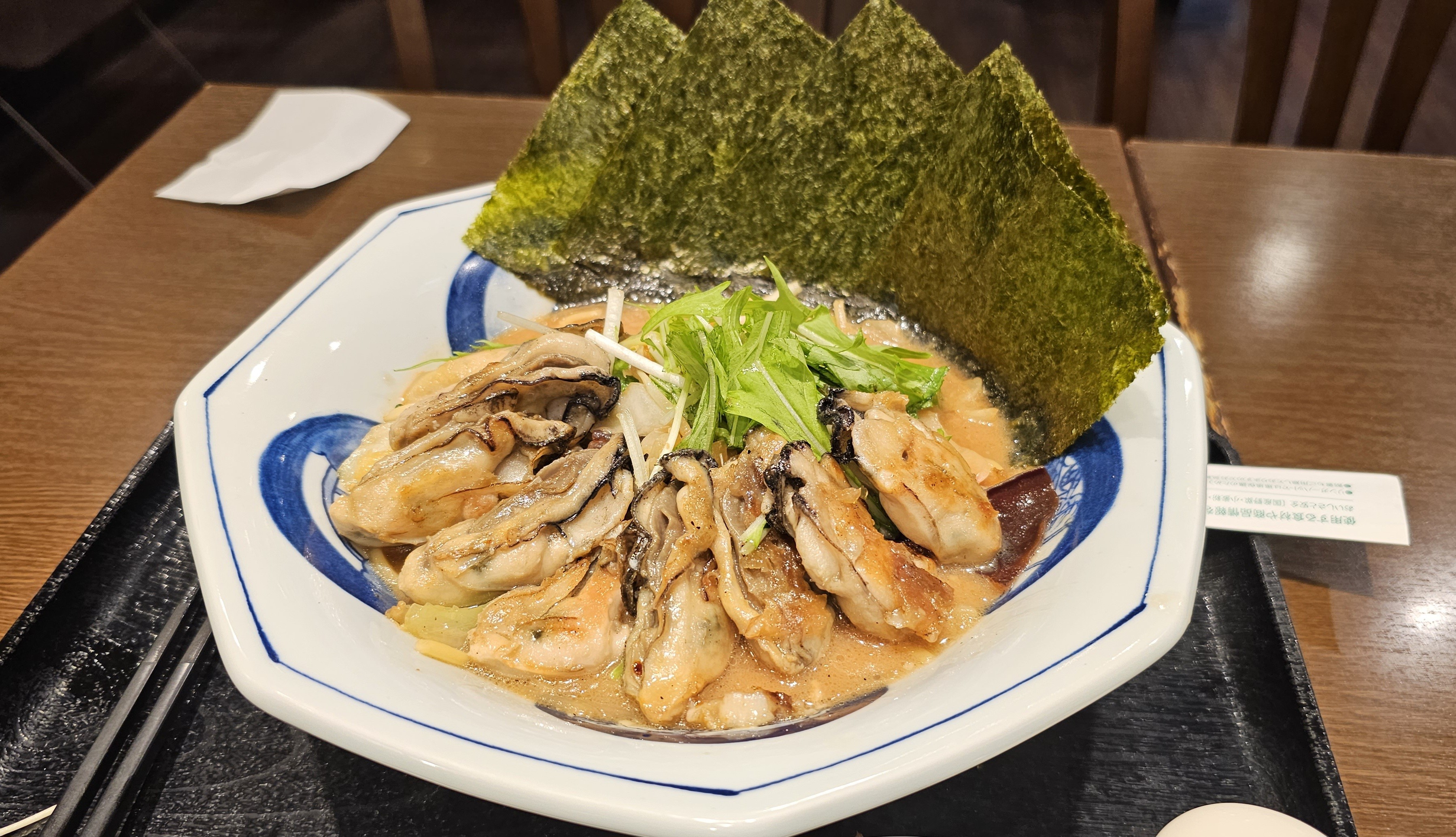 リンガーハットの牡蠣が10粒も乗った「かきちゃんぽん デラックス」が