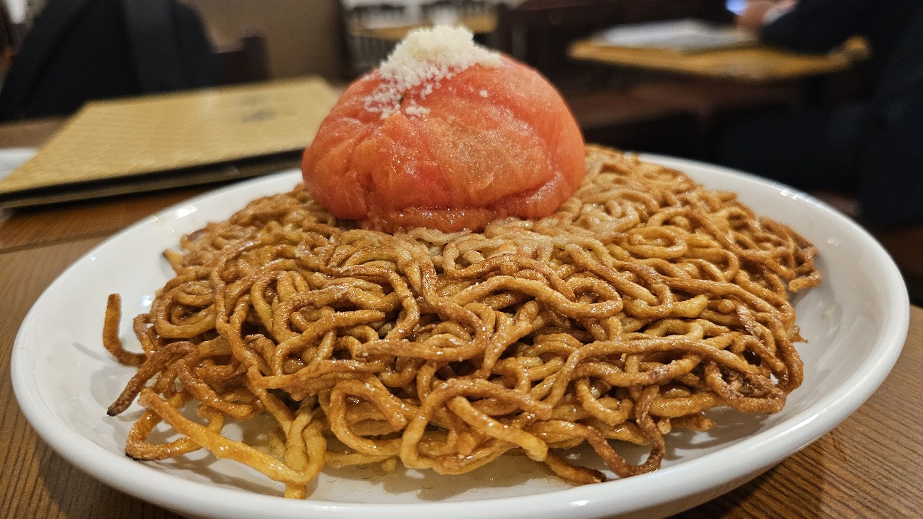 中華料理 帆＠馬喰町】インパクト抜群トマトが丸々乗っかったかた