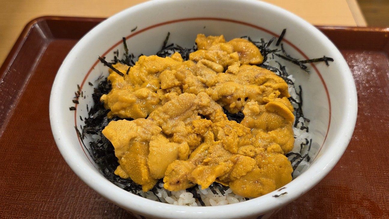 なか卯のミョウバン不使用の雲丹がたっぷり「贅沢ウニドーン ウニ丼