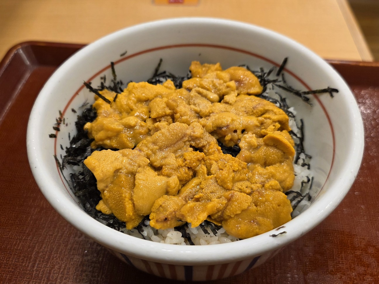 なか卯のミョウバン不使用の雲丹がたっぷり「贅沢ウニドーン ウニ丼