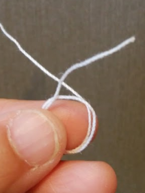 輪の作り目の方法1、糸端で輪(2重)を作る