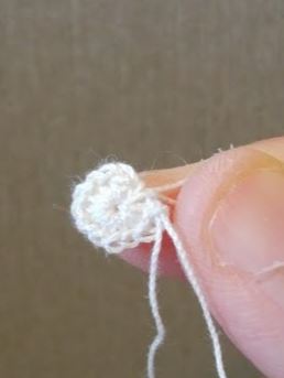 輪を小さくする6、糸が引き締まって、輪が小さくなった状態