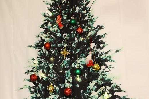 クリスマスツリータペストリー飾りつけ f:id:tubame8:20171208085403j:plain