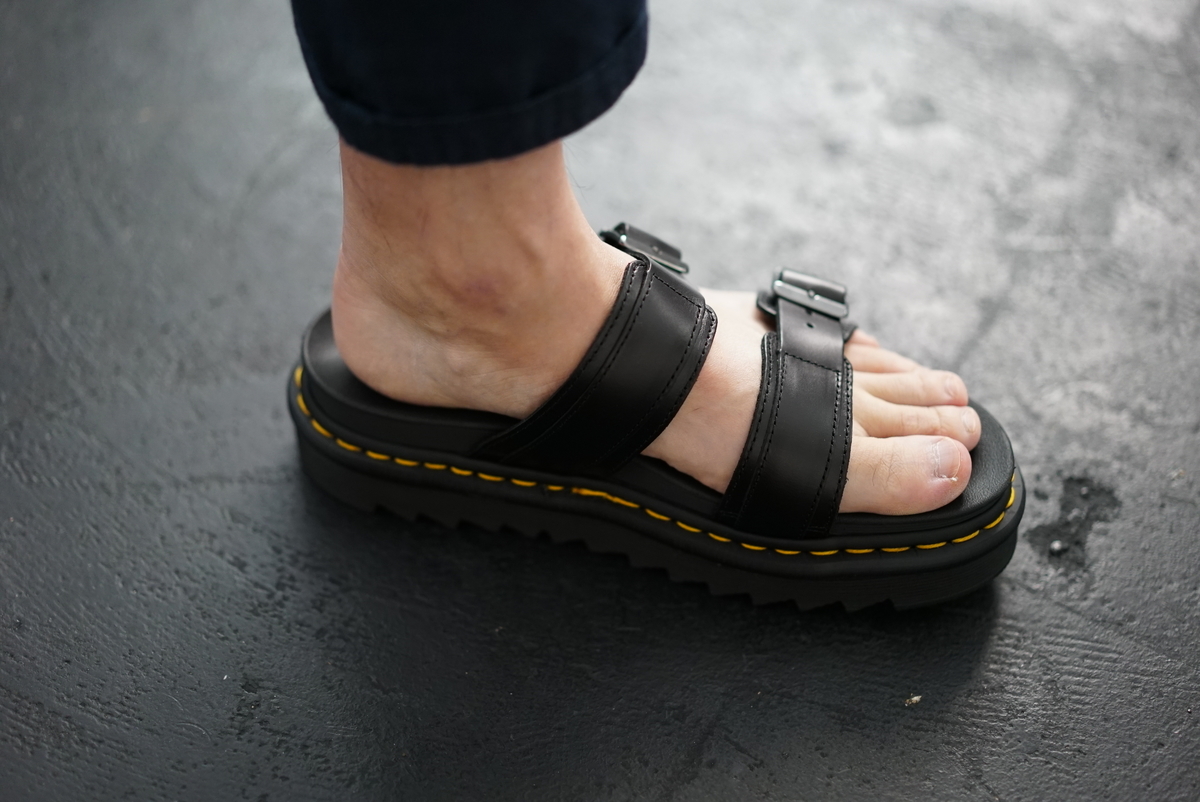 写真24枚 Dr Martens 流行のmylesで 夫婦一緒にペアサンダルしてみた 写真多め Tugu View