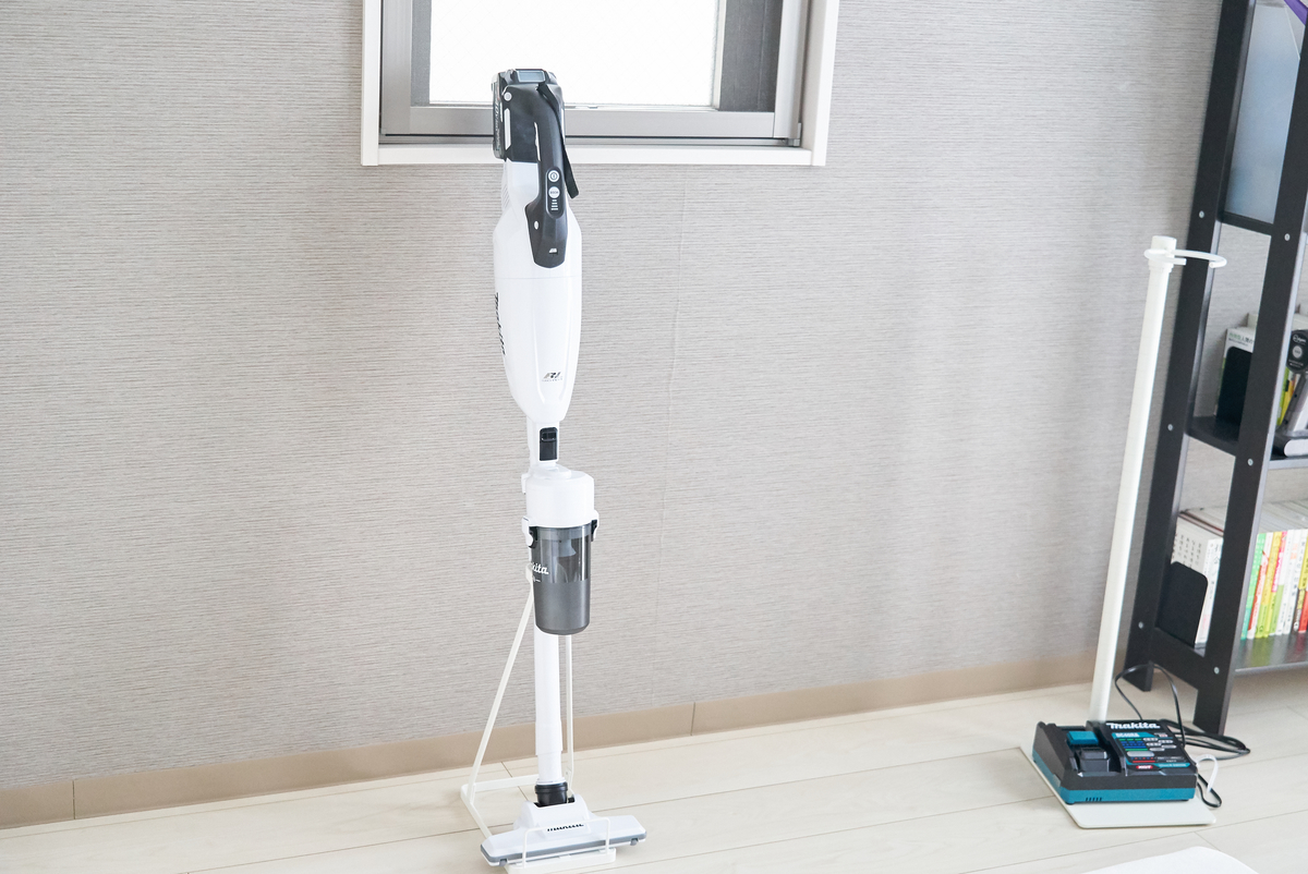 Makita スティッククリーナー TURBO 60 & 山崎実業スタンド付き Makita スティッククリーナー TURBO 60 & 山崎実業スタンド付き