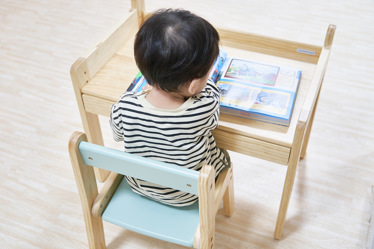 30枚】1歳9ヵ月の子にnorstaの「リトルデスク」と「リトルチェア」を