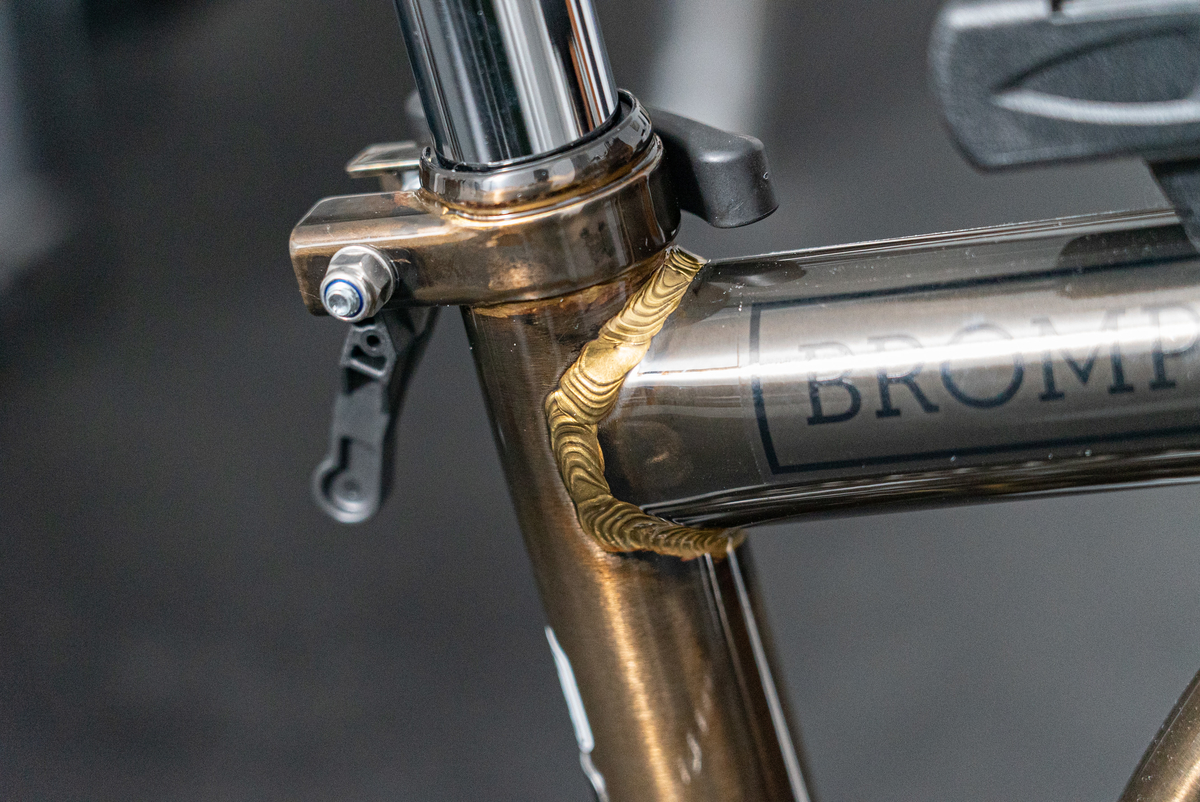 ブロンプトン　RAWラッカー M3R 2022年モデルのBROMPTON 『ブラックラッカー』を買って、2014年
