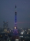 ドラえもんの鈴を付けられた東京タワー