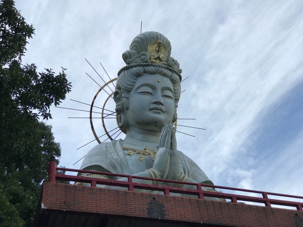 極上特大観音像　高さ約46.5㎝/2494g 東Y7-1112☆2Fトルサ 高崎市のシンボル【白衣大観音】｜*and trip. たびびと