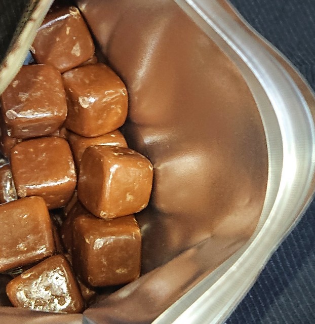 ドットビット 北海道ミルク チョコとミルクの旨さをベースにした美味しいチョコ菓子 コンビニのチョコとアイス新商品の美味しい物を食べたいんじゃ コンオイジャ