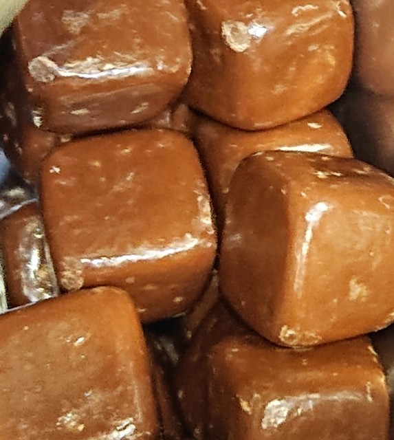 ドットビット 北海道ミルク チョコとミルクの旨さをベースにした美味しいチョコ菓子 コンビニのチョコとアイス新商品の美味しい物を食べたいんじゃ コンオイジャ